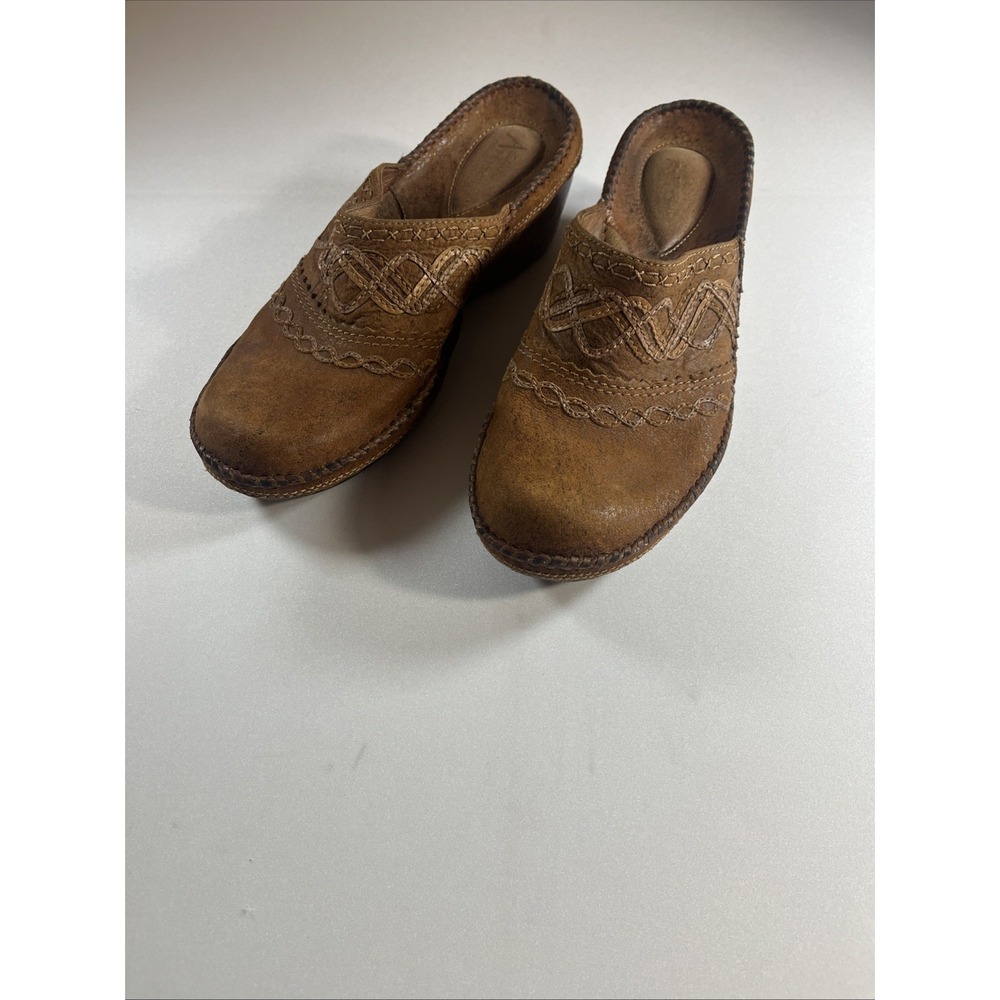 Clarks Artisan Clogs Size 9.5 M Brown Leather Stitched Driving Mule Shoes